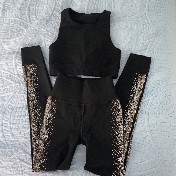 SET Fabletics Sport Oaklyn bra & sculpt leggings - Picture 11 of 11
